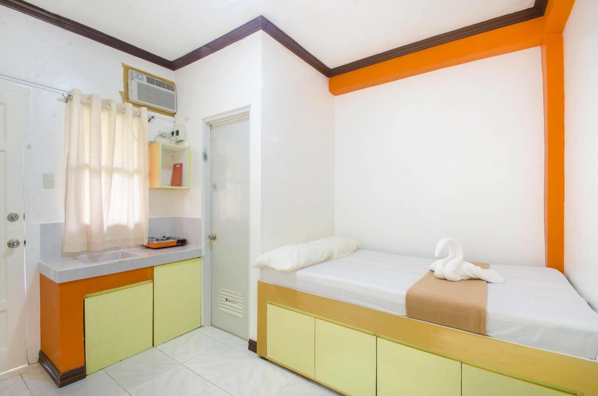 Bambooze Hauz Balabag (Boracay)